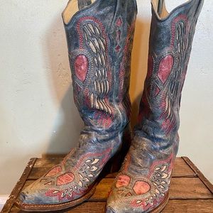 Corral boots Antique wing and Peace sign